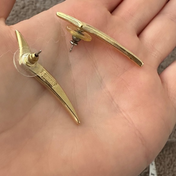 Vintage Gold Colored Costume Jewelry Set Earring and Neckalace - Picture 5 of 9